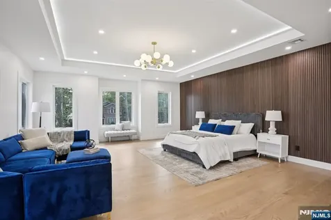 187 Crest Drive Paramus NJ 07652