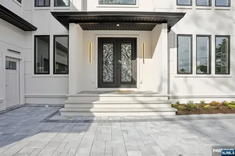 187 Crest Drive Paramus NJ 07652