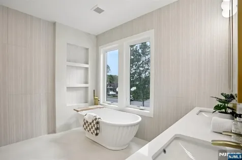 187 Crest Drive Paramus NJ 07652