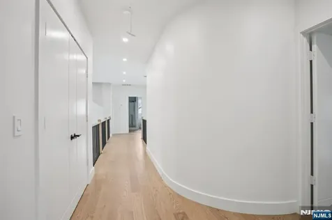 187 Crest Drive Paramus NJ 07652
