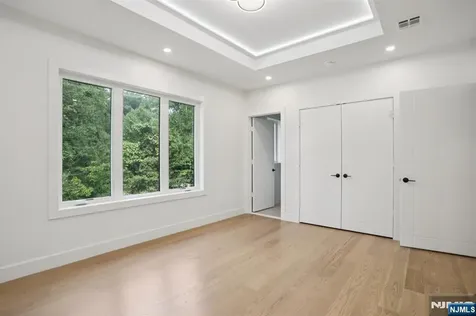 187 Crest Drive Paramus NJ 07652
