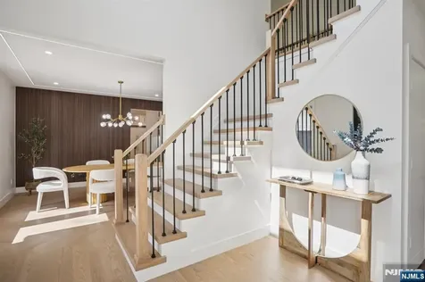 187 Crest Drive Paramus NJ 07652