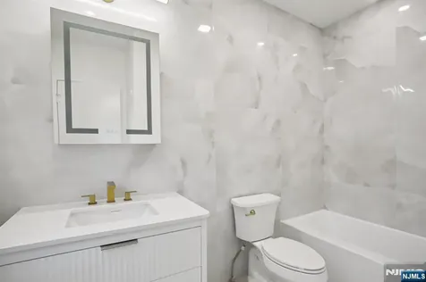 187 Crest Drive Paramus NJ 07652