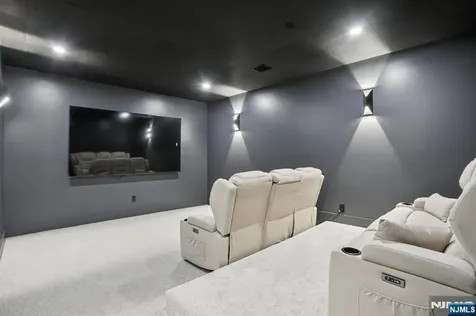 187 Crest Drive Paramus NJ 07652