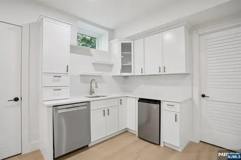 187 Crest Drive Paramus NJ 07652
