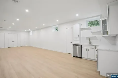 187 Crest Drive Paramus NJ 07652