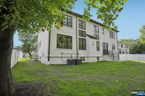 187 Crest Drive Paramus NJ 07652