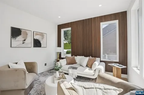 187 Crest Drive Paramus NJ 07652