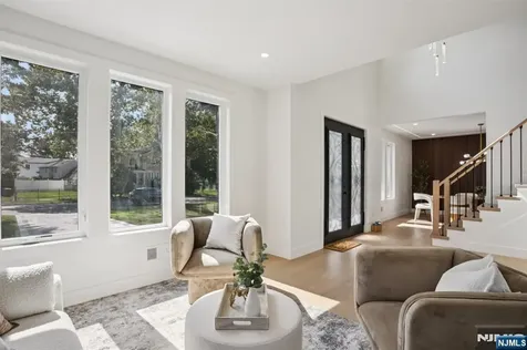 187 Crest Drive Paramus NJ 07652