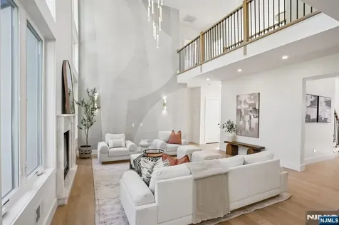 187 Crest Drive Paramus NJ 07652