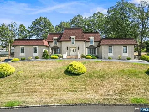 28 Battle Ridge Trail Totowa NJ 07512