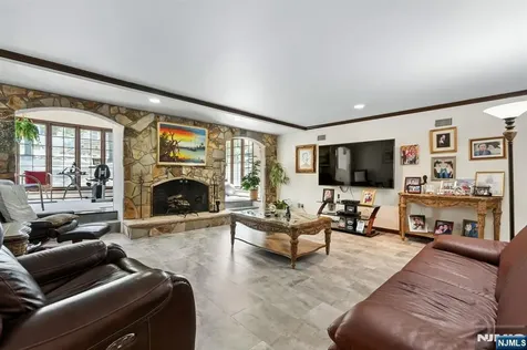 28 Battle Ridge Trail Totowa NJ 07512