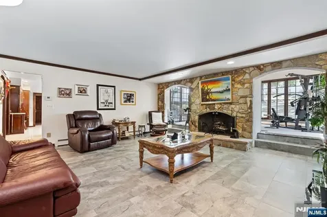 28 Battle Ridge Trail Totowa NJ 07512