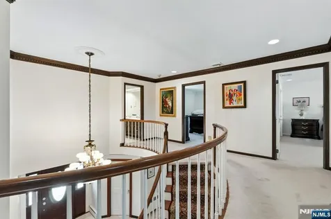 28 Battle Ridge Trail Totowa NJ 07512