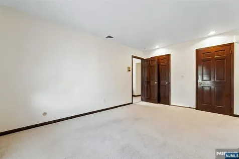 28 Battle Ridge Trail Totowa NJ 07512