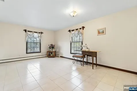 28 Battle Ridge Trail Totowa NJ 07512