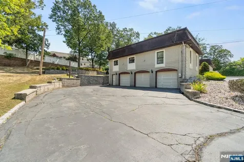 28 Battle Ridge Trail Totowa NJ 07512