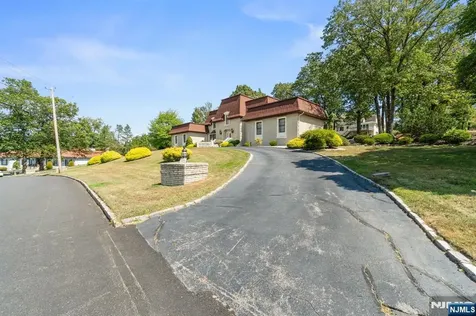 28 Battle Ridge Trail Totowa NJ 07512