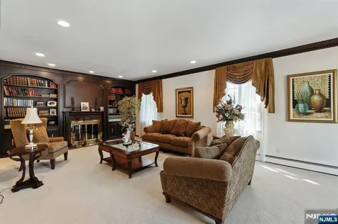 28 Battle Ridge Trail Totowa NJ 07512