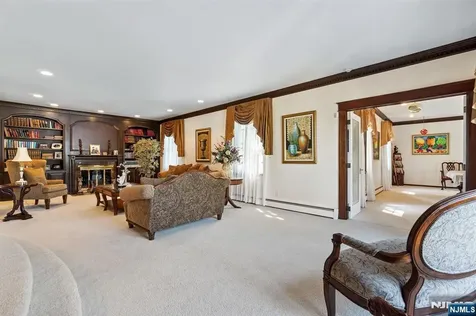 28 Battle Ridge Trail Totowa NJ 07512