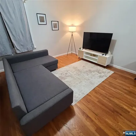 182 Anderson Fairview NJ 07022