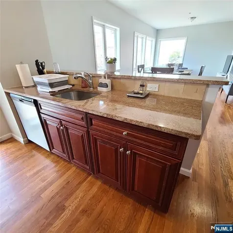 182 Anderson Fairview NJ 07022