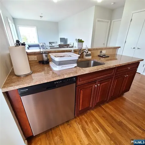 182 Anderson Fairview NJ 07022
