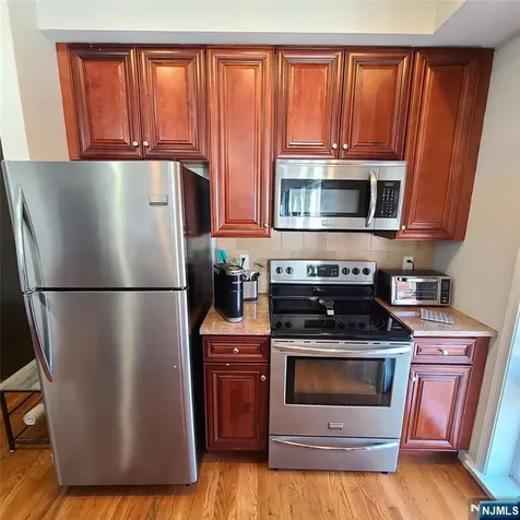 182 Anderson Fairview NJ 07022