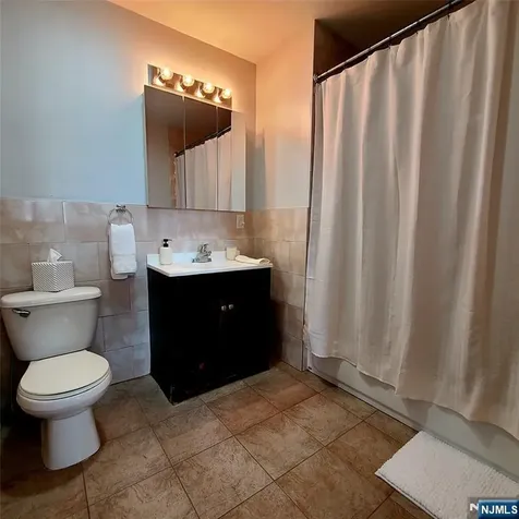 182 Anderson Fairview NJ 07022