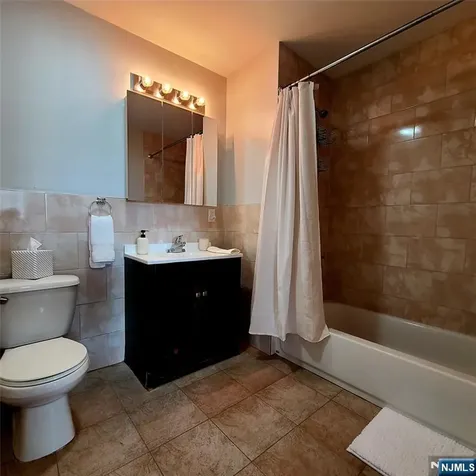 182 Anderson Fairview NJ 07022
