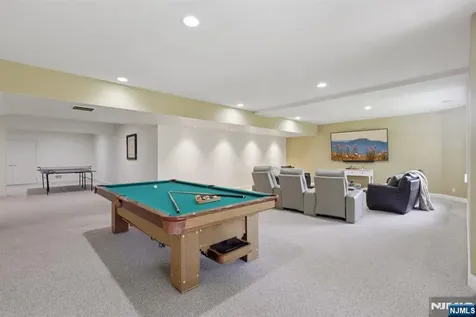 4 Point View Oakland NJ 07436