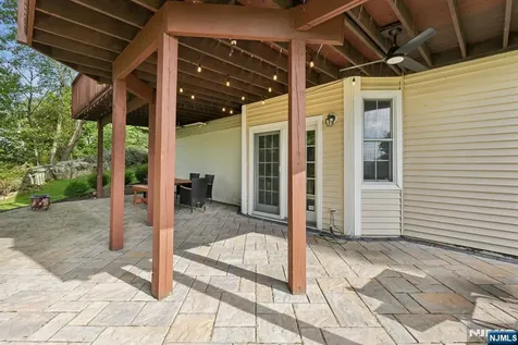4 Point View Oakland NJ 07436
