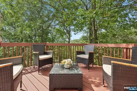 4 Point View Oakland NJ 07436