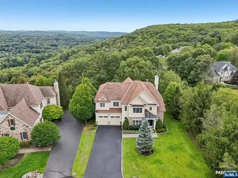 4 Point View Oakland NJ 07436