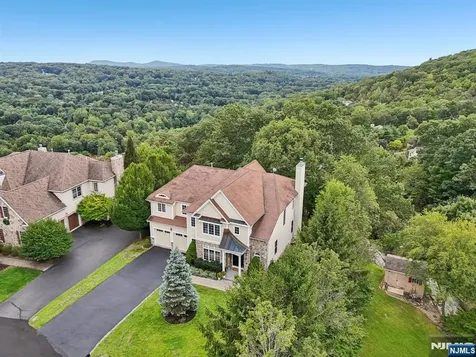 4 Point View Oakland NJ 07436