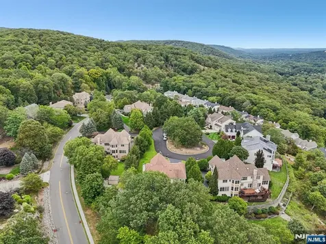 4 Point View Oakland NJ 07436