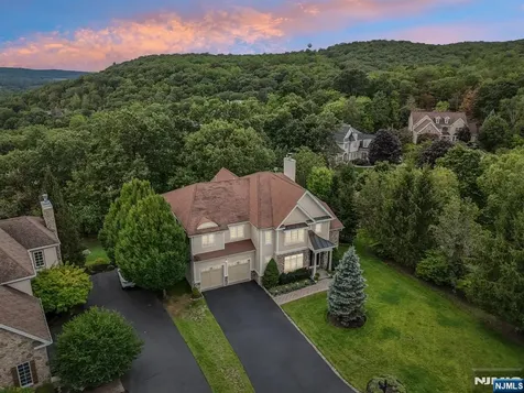 4 Point View Oakland NJ 07436