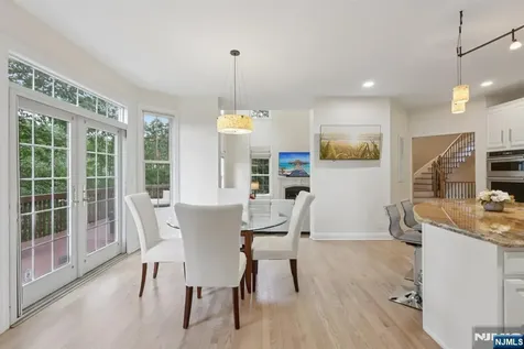 4 Point View Oakland NJ 07436