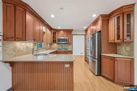 10 Hilltop Terrace Wayne NJ 07470