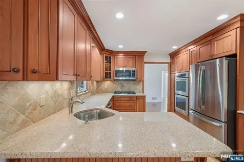 10 Hilltop Terrace Wayne NJ 07470