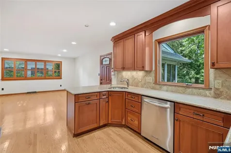 10 Hilltop Terrace Wayne NJ 07470