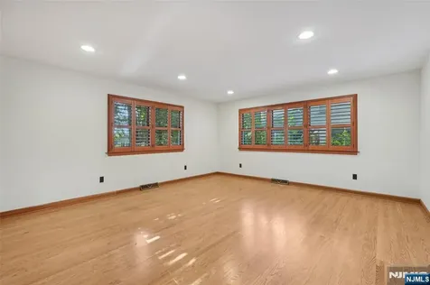 10 Hilltop Terrace Wayne NJ 07470