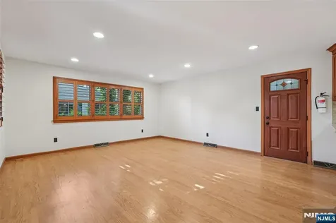 10 Hilltop Terrace Wayne NJ 07470