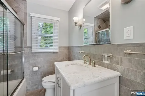 10 Hilltop Terrace Wayne NJ 07470