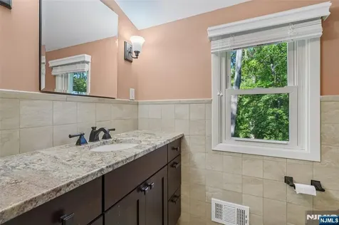 10 Hilltop Terrace Wayne NJ 07470