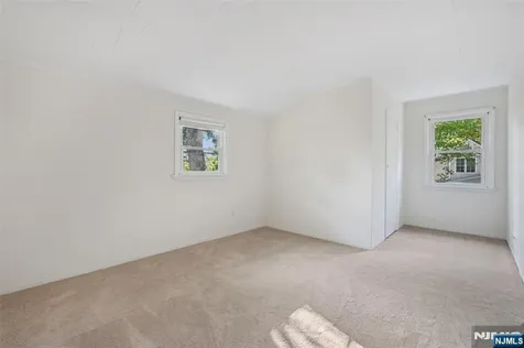 10 Hilltop Terrace Wayne NJ 07470
