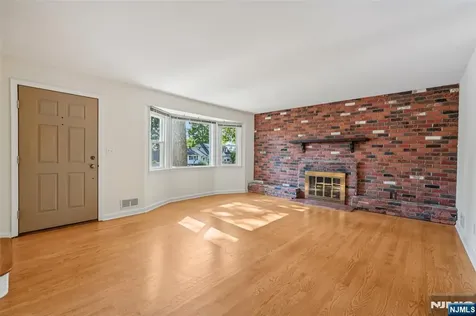 10 Hilltop Terrace Wayne NJ 07470