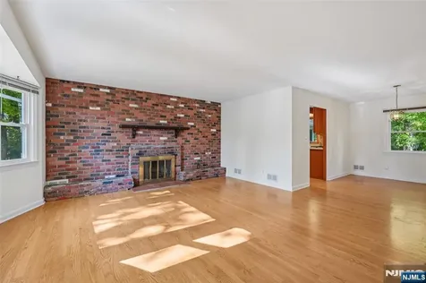 10 Hilltop Terrace Wayne NJ 07470
