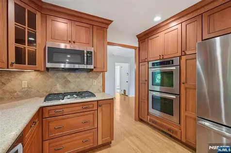 10 Hilltop Terrace Wayne NJ 07470