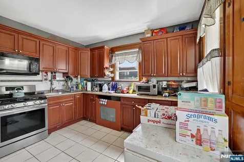 319 6th Street Prospect Park NJ 07508